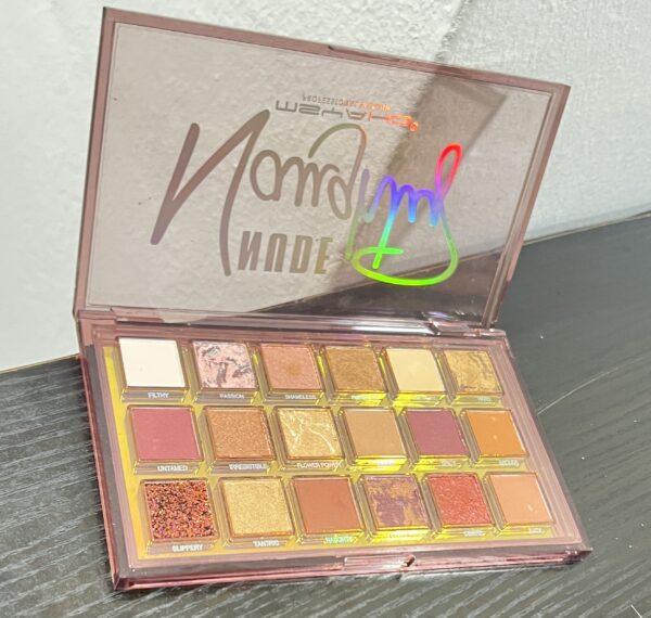 Nude Naughty eyeshadow palette