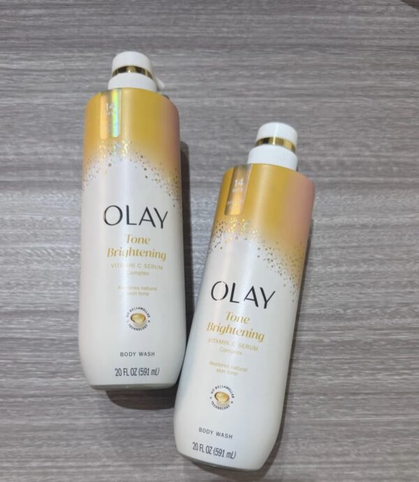 Olay Tone Brightening Vitamin C Serum Complex Body Wash - 591ml (20oz) - Image 3